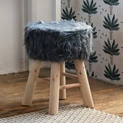 Tabouret Fourrure Gris Atmosphera -Ledepot-bailleul Soldes Magasin tabouret fourrure gris atmosphera 2